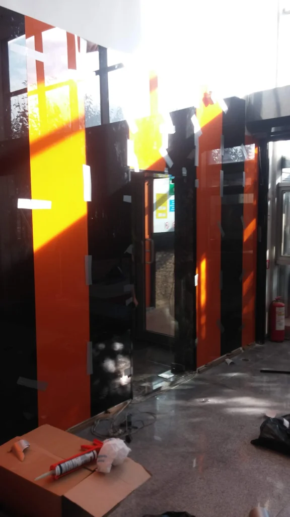 boyalı cam duvar kaplama ve montajı - Garant Cam