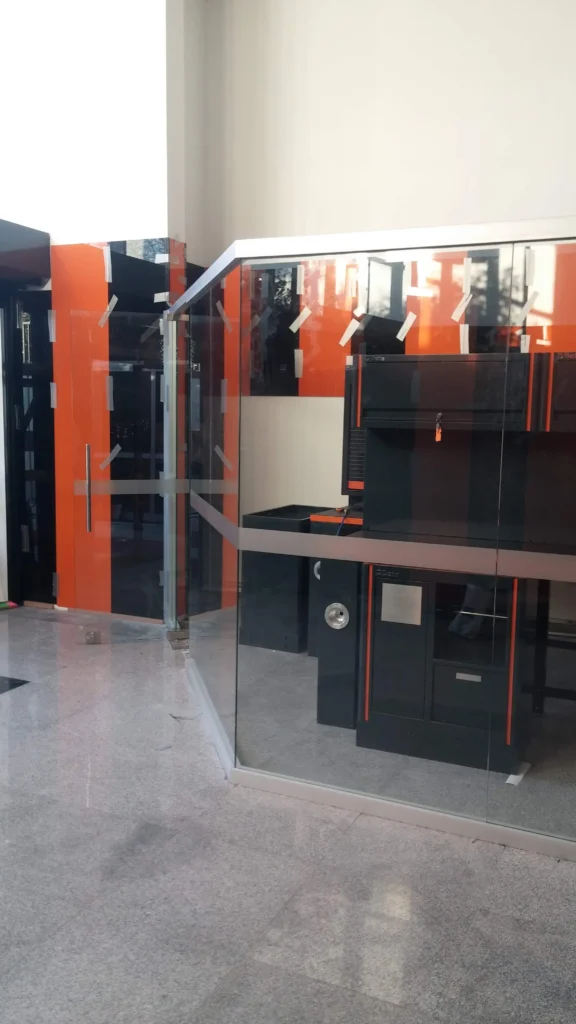 boyalı cam duvar kaplama ve montajı - Garant Cam