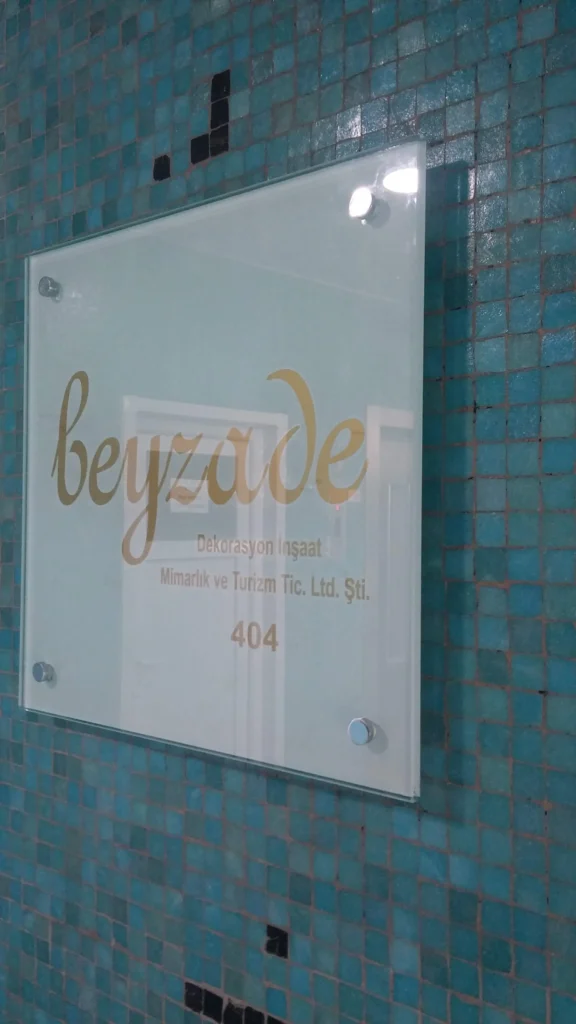 kapı giriş cam tabela montaj - Garant Cam