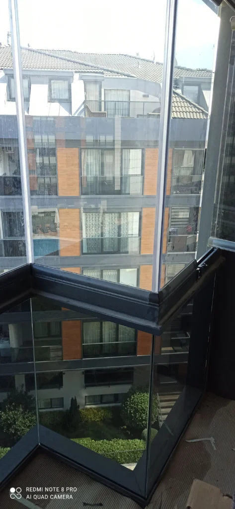 EV İÇİN CAM FİLMİ MODERN TASARIM İstanbul siyah cam filmi uygulaması - Garant Cam