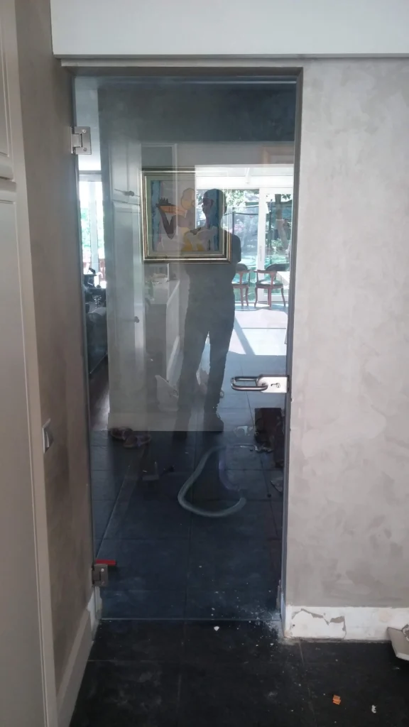 Beşiktaş ev için şeffaf cam kapı  modeller - Garant Cam