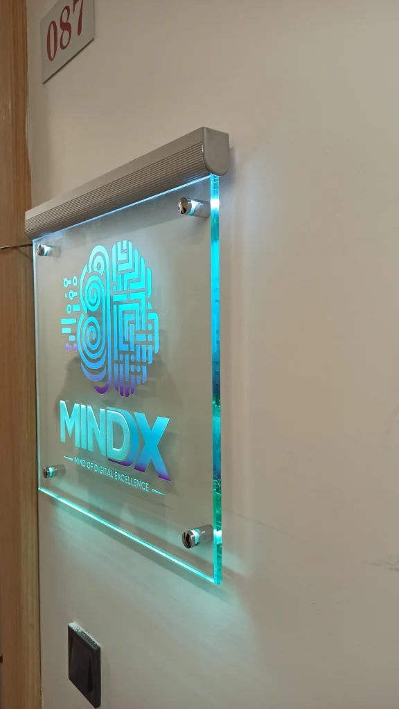 İstanbul ofis için ışıklı cam tabela - Garant Cam