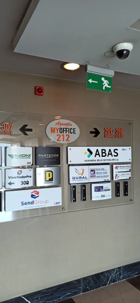 Nişantaşı kapı giriş cam tabela fiyatı ve montajı - Garant Cam