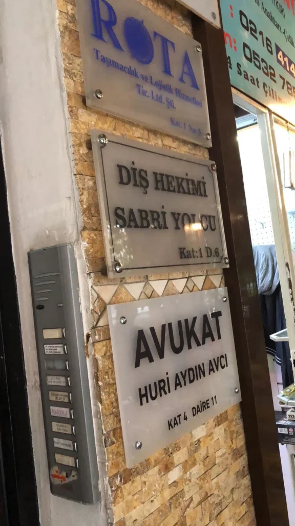 Nişantaşı kapı giriş cam tabela fiyatı ve montajı - Garant Cam