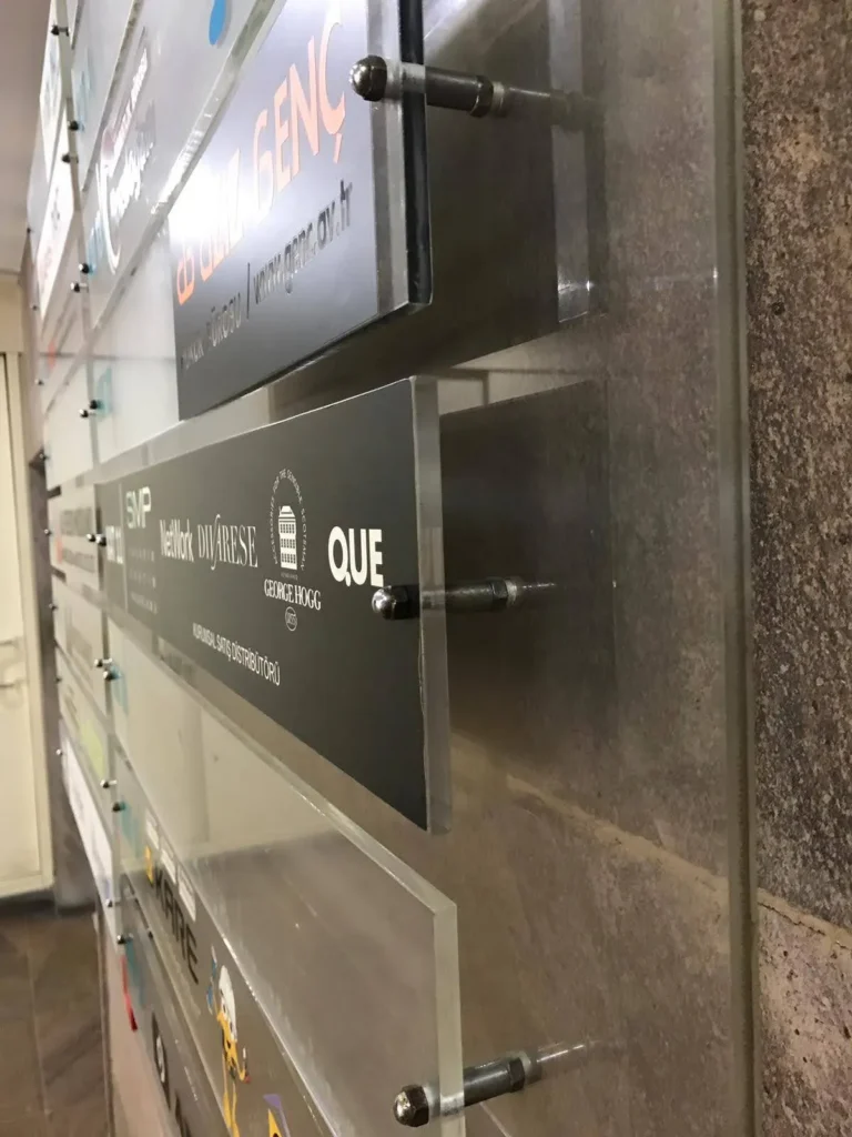 kapı giriş cam tabela fiyatı ve montajı - Garant Cam