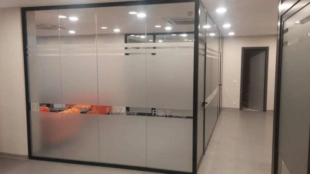 KUMLAMA CAM FİLMİ MODERN TASARIM Nişantaşı ofis için desenli cam filmi uygulaması - Garant Cam