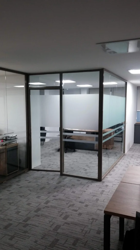 Maslak ofis bölme ve cam kapı sistemleri montajı - Garant Cam