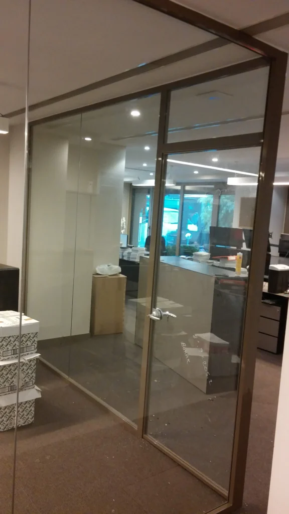 Maslak ofis cam bölme sistemleri ve cam kapı - Garant Cam