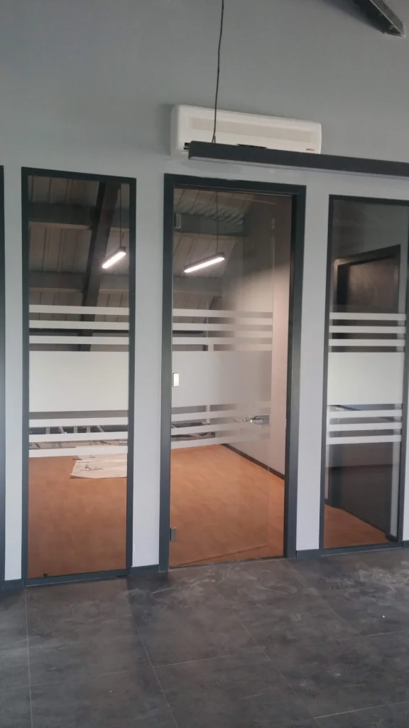 Taksim ofis cam bölme sistemleri ve cam kapı - Garant Cam