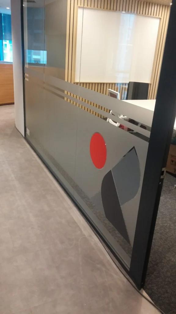 Beylikdüzü logolu ofis cam filmi uygulaması - Garant Cam