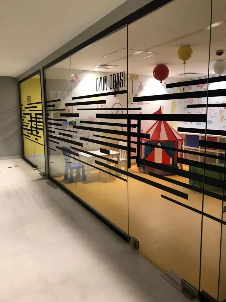 Kadıköy buzlu ofis cam filmi uygulaması - Garant Cam