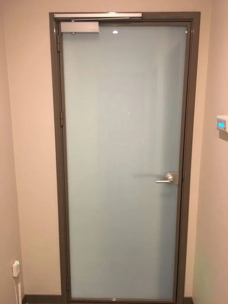 Kadıköy ofis için buzlu cam kapı - Garant Cam