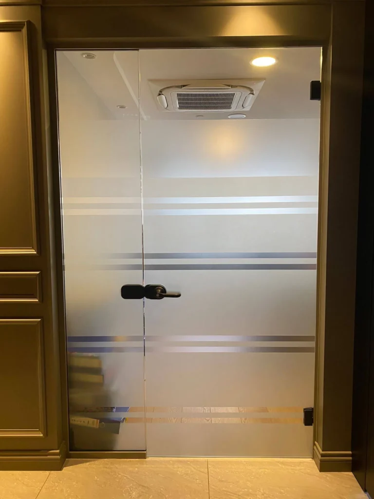 Taksim ofis için buzlu cam kapı - Garant Cam