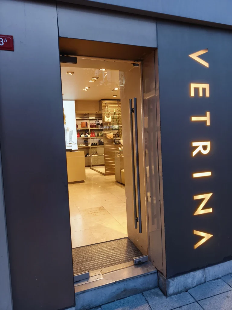 vitrin camı montajı ve tasarımı , alüminyum vitrin modelleri acil vitrin camı değişimi , kırık vitrin camı değişimi - GARANT CAM