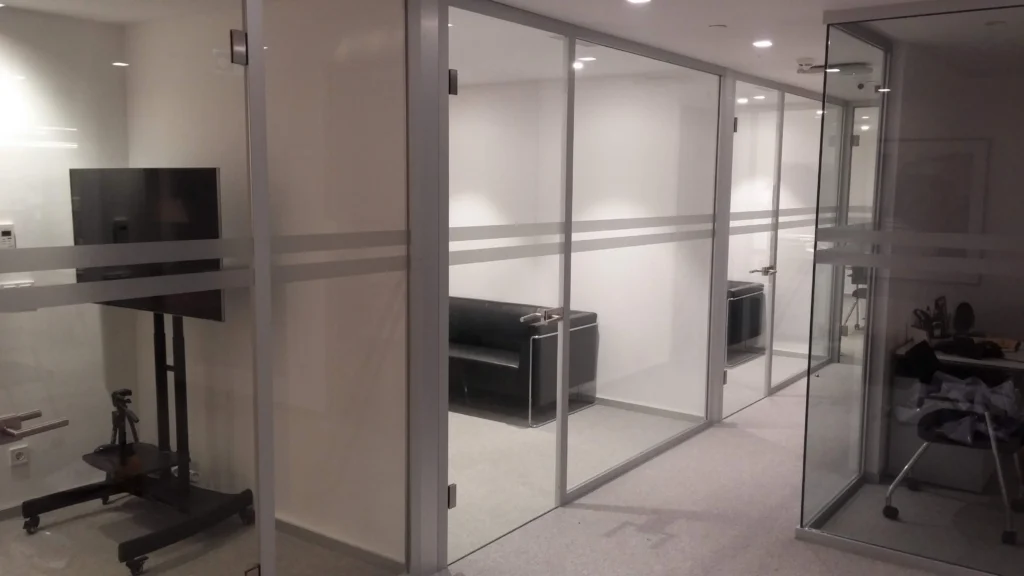 Levent ofis cam bölme ve cam kapı cam filmi montaj  - GARANT CAM