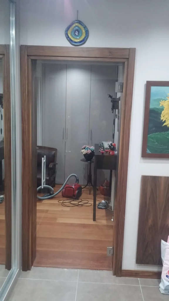 çerçevesiz cam kapı
