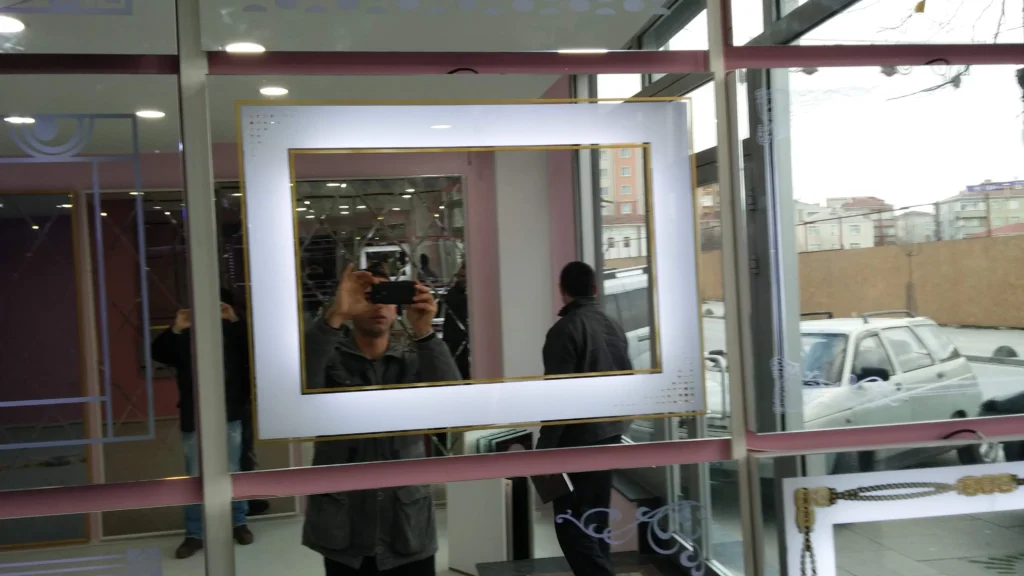 led ayna Levent
CNC işlenmiş dekoratif ayna paneli