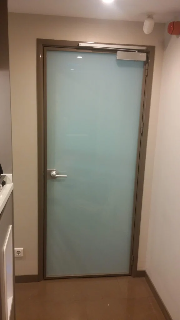 modern ofis cam kapisi