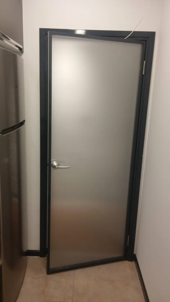 ofis cam kapisi atasehir